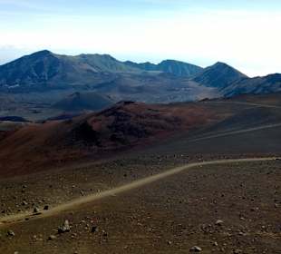 Abstieg in den Krater