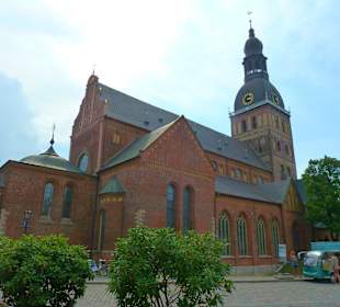 Gesamtansicht vom Domplatz aus