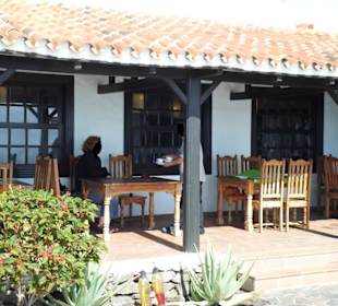 Sitzgelegenheiten auch im Freien