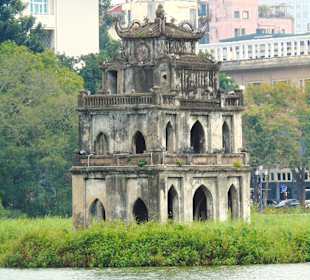 Hoan Kiem See in Hanoi