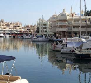 Sehr schöner Jachthafen in Benalmadena.