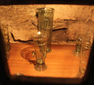 Gläser aus dem vermutlich 13. Jahrhundert