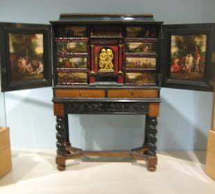 Rheinisches Landesmuseum - Kabinettschrank