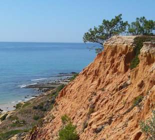 Rot/grün/blau/Sand=Praia da Falesia