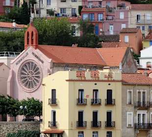 Blick auf Kirche und Altstadt von Cerbère