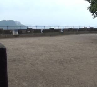 Entlang der Festungsmauer