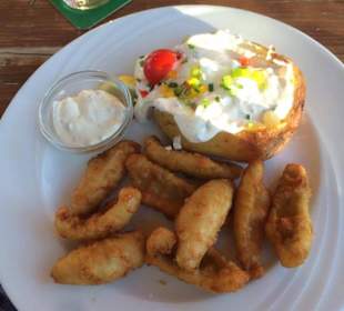 Fischknusperle mit Ofenkartoffel