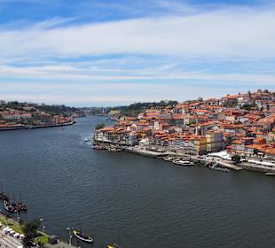 Blick von der Brücke auf Ribeira