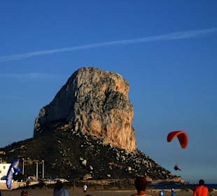 Der Peñón de Ifach vom Strand aus