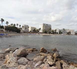 Blick zum Strand von Cala Bona