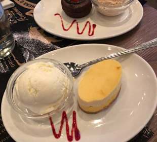 Im Vordergrund Lemon Cheesecake