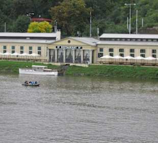 Vltava s restauraci