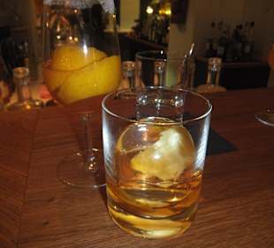 Neue Creation: Eiswürfel als Hohlkugel