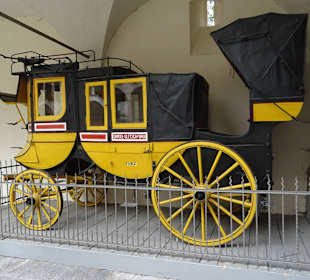 Historische Kutsche im Schlosshof