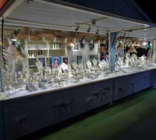 Rundgang durch das abendliche Village Artisanal