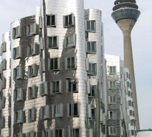 Gebäude im Medienhafen