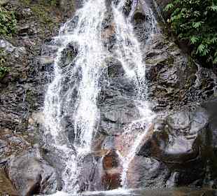 Wasserfall in der Nähe vom Hotel (Moped)