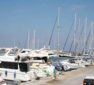 Mandraki Hafen Ostseite