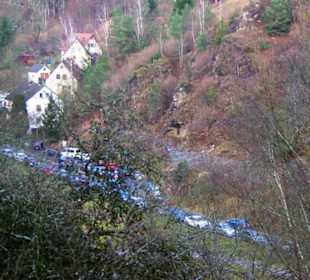 Blick ins Dorf runter Zufahrtstr. voll