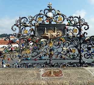 Liebesschlösser auf der Karlsbrücke