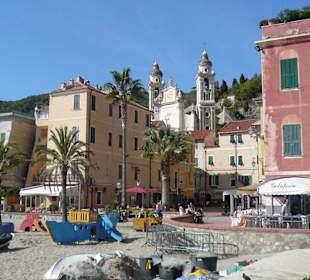 Fischerstrand mit Kirche