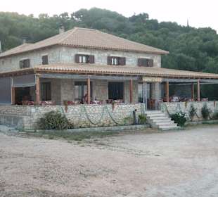 Taverne Finale in Keri Beach