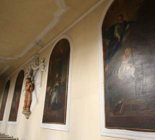 Seitenwand mit Bildern