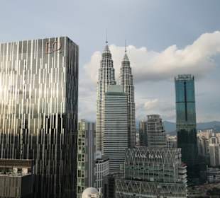 Twin Towers von der Heli Lounge Bar