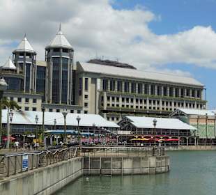 Port Louis Waterfront Shoppingmall... wer`s braucht