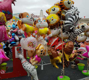 Am Eingang Luftballons