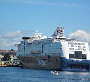 Kiel-Oslo Fähre im Hafen