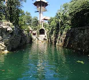 Zip linen mit Sitznetz ins Wasser