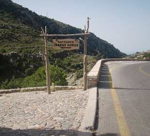 Zugang von Strasse zur Schlucht