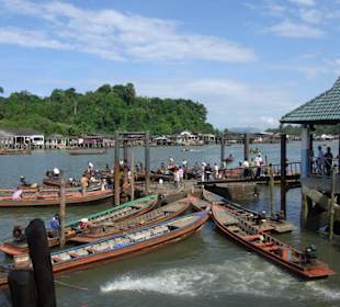 Longtail Boote zum Übersetzen nach Burma