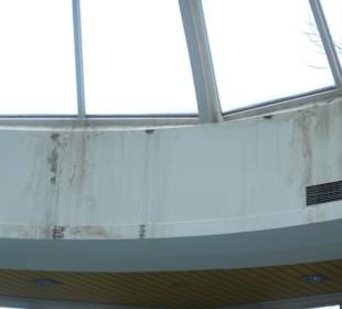 Noch mehr Flecken an der Decke