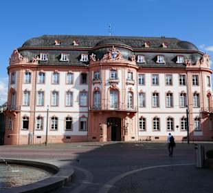 Ostheimer- Schloß / Künstler-Hof