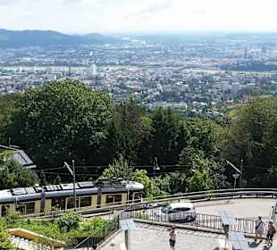 Blick hinunter auf Linz