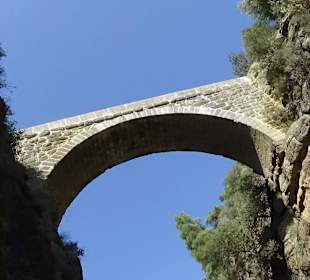 Die Römische (Petrus) Brücke...