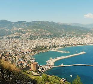 Blick über Alanya und Hafen