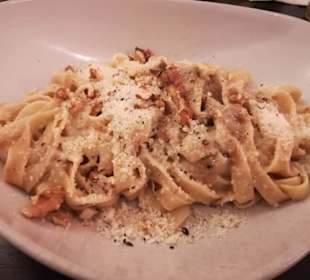 Bandnudeln mit Steinpilz-Walnuss-Pesto