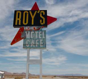 Roy's Motel Sign