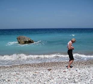 Spaziergang am Felsenstrand in Rhodos!