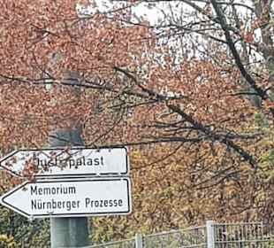 Info an der Straße sichtbar