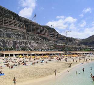 Playa Amadores mit Neubaumaßnahmen