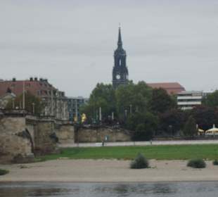 Katholische Hofkirche Blick von Neustadt