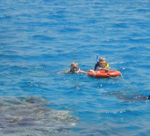 Der Rettungring ist immer dabei beim Schnorcheln!