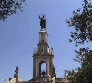 Monument mit Christusfigur