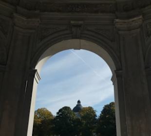 Unterwegs im Hofgarten von München