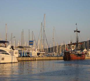 Sonnenuntergang am Hafen