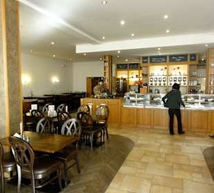 Blick in das Café auf den Tresenbereich